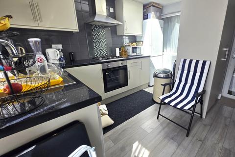 Studio to rent, , Hayes, UB4