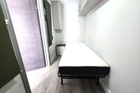 Studio to rent, , Hayes, UB4