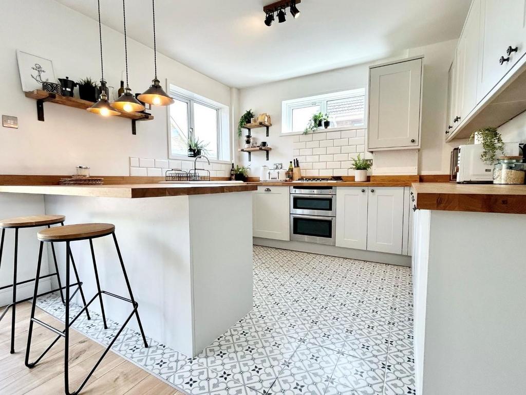 Kitchen 1.jpg