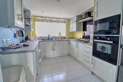 2 bedroom apartment for sale, Marine Parade East, Clacton on Sea CO15