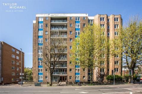 Studio to rent, The Drive, Hove