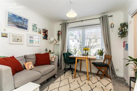 Studio to rent, The Drive, Hove