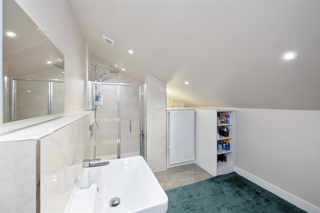 En-suite Shower Room/WC