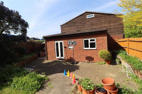 5 Allingham Close, London, W7 1NA