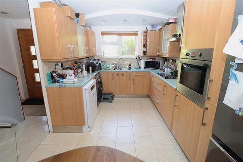 5 Allingham Close, London, W7 1NA