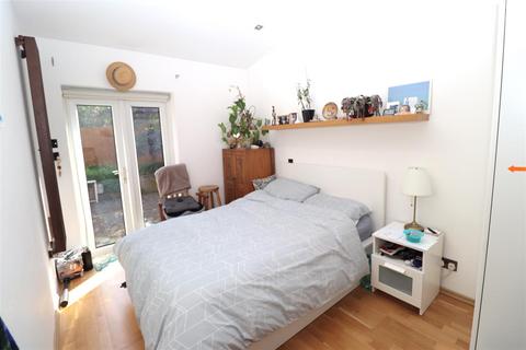 5 Allingham Close, London, W7 1NA