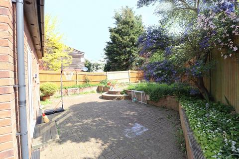 5 Allingham Close, London, W7 1NA
