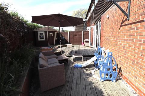 5 Allingham Close, London, W7 1NA