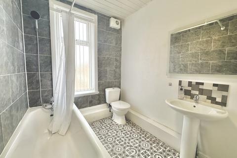 2 bedroom terraced house to rent, Seaforth Avenue, Leeds, West Yorkshire, LS9
