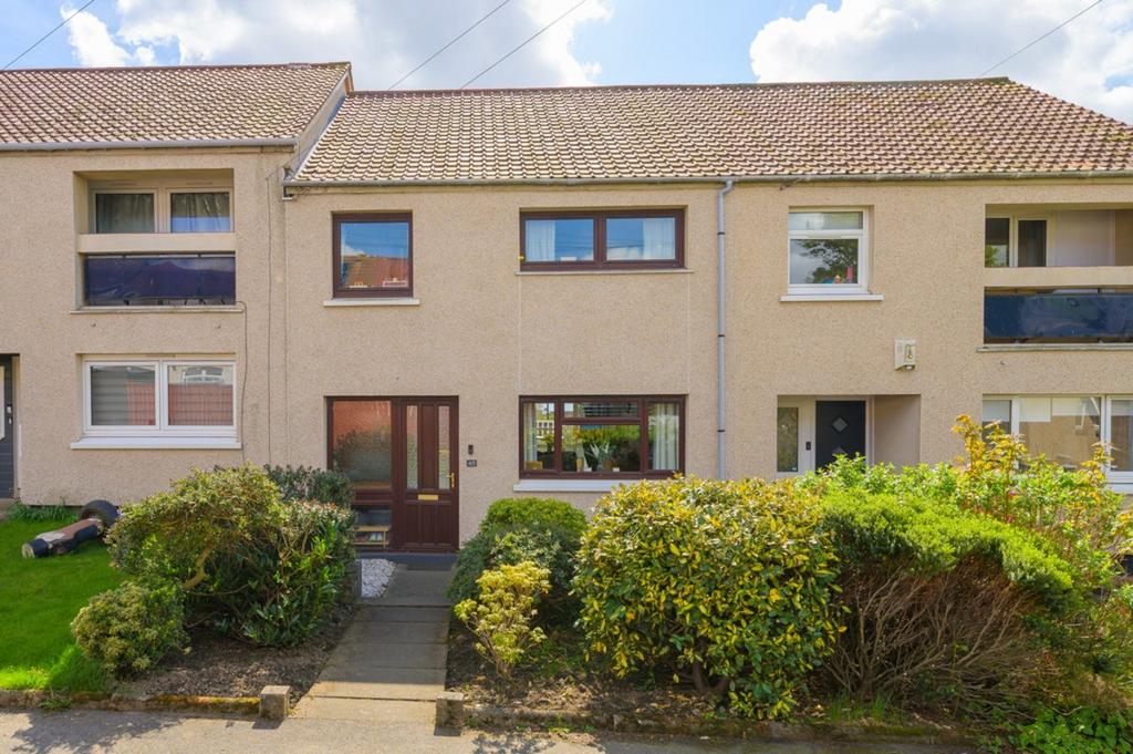 Overton Mains, Kirkcaldy, KY1 3 bed terraced house - £144,500