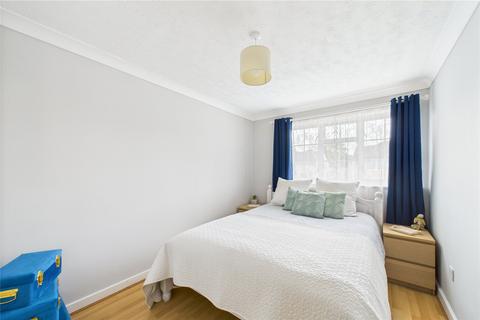71 Abbotsbury, Bracknell, RG12 8QX