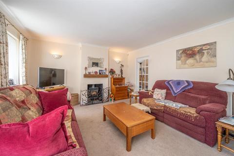 3 bedroom detached house for sale, Holywell Road, Studham, Bedfordshire, LU6 2PD