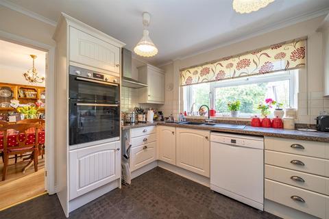 3 bedroom detached house for sale, Holywell Road, Studham, Bedfordshire, LU6 2PD