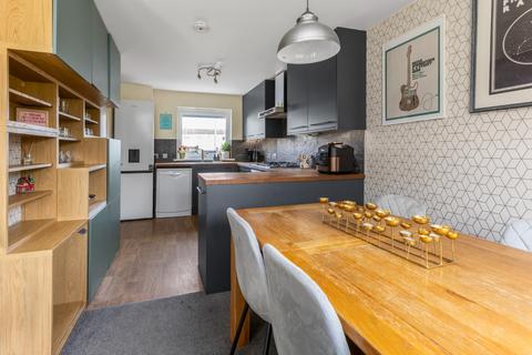 65 Deanburn, Penicuik, EH26 0HY
