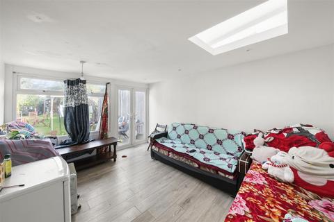 undefined, Maswell Park Crescent, Hounslow TW3