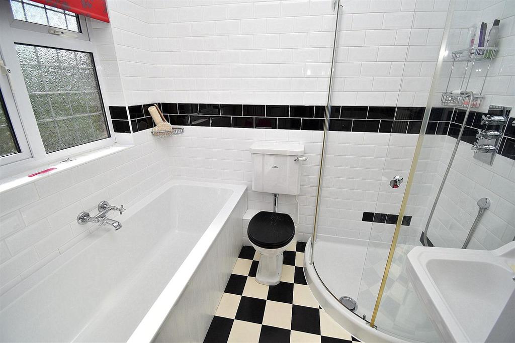 Family bathroom.jpg