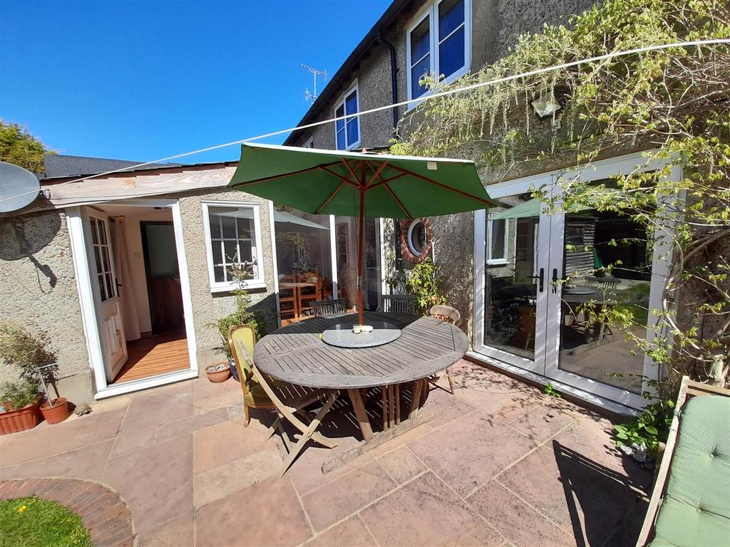 Rear garden 1.jpg