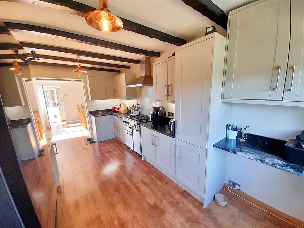 Kitchen 3 new.jpg