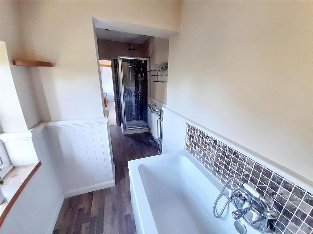 Bathroom 1 new.jpg