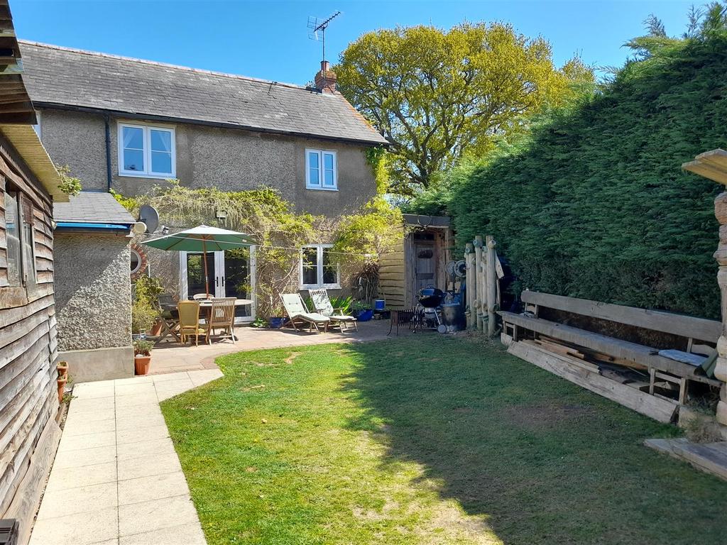 Rear garden 2.jpg