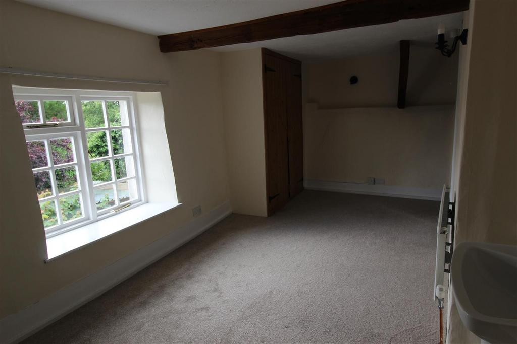 Bedroom 2.JPG