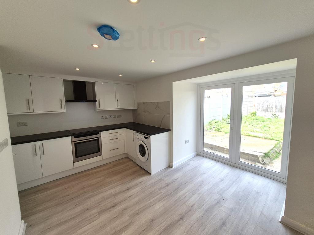 Newly renovated 5 bedroom house in West Hendon