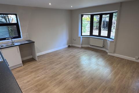 2 bedroom semi-detached house to rent, Woodvale Close, Lincoln, Lincolnshire, LN6