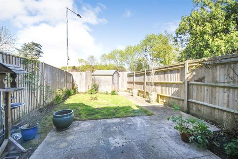 3, Acorn Court Elms Road, Hook, RG27 9YL