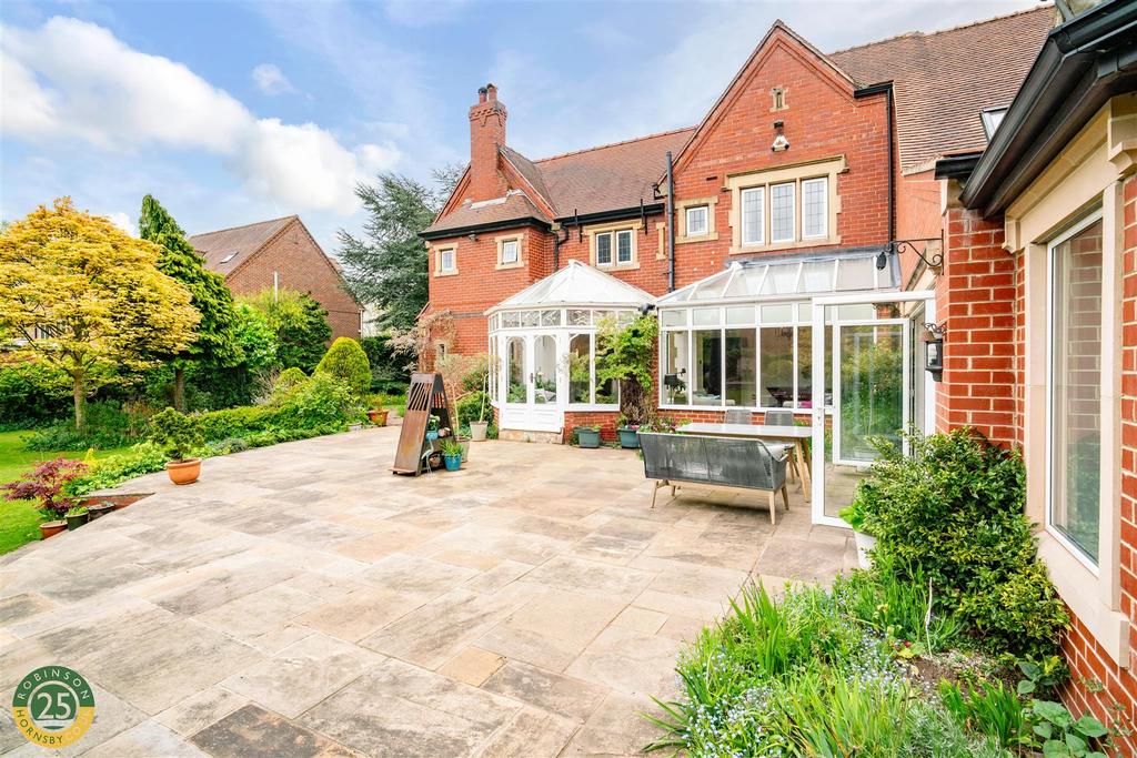 Patio 1.jpg