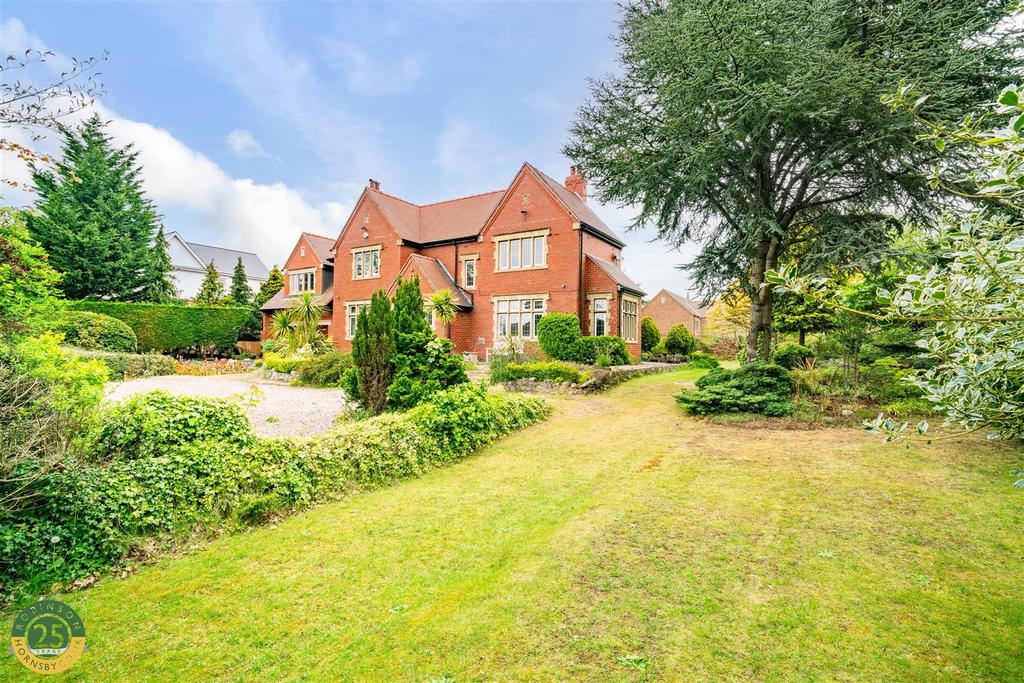 Rear Garden 1.jpg