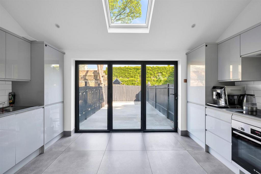 Apartment in London, Bromley Park, Plaistow - View 3