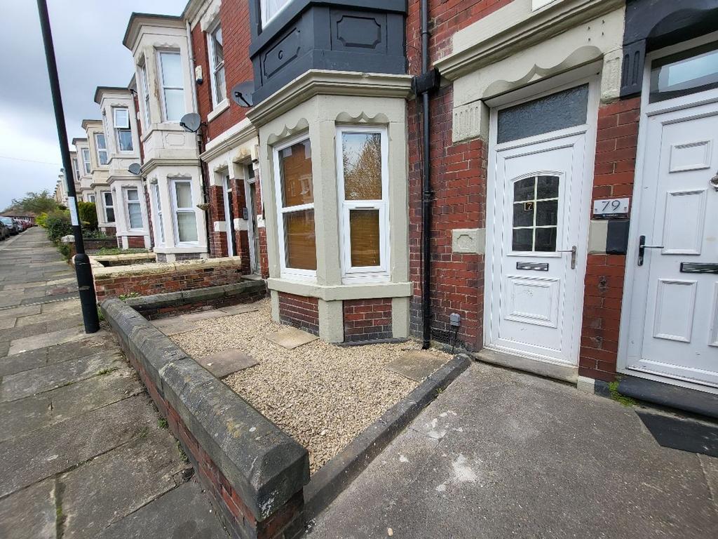 Charming front view of a traditional terraced p...