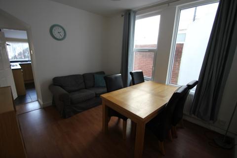 5 bedroom terraced house to rent, Llanishen Street, Llanishen, CF14
