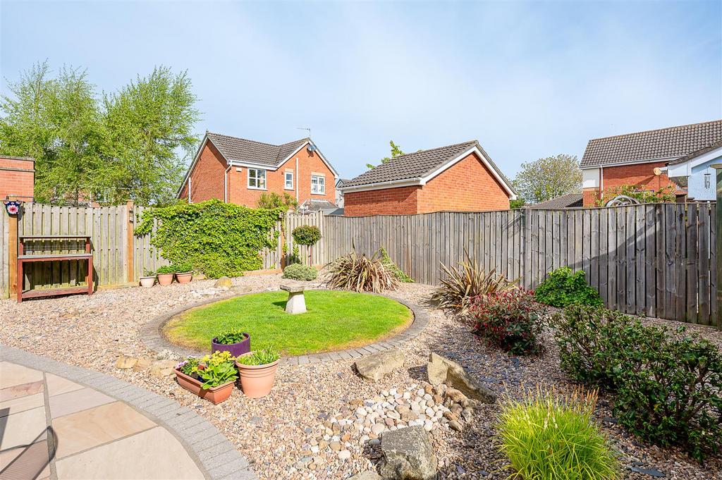 15 Whiterose drive-4.jpg