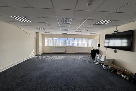 Industrial unit to rent, Unit 31, Ashchurch Business Centre, Alexandra Way, Ashchurch, Tewkesbury, Gloucestershire, GL20 8NB