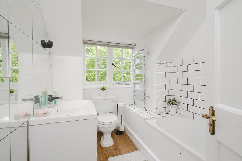 Family Bathroom 2