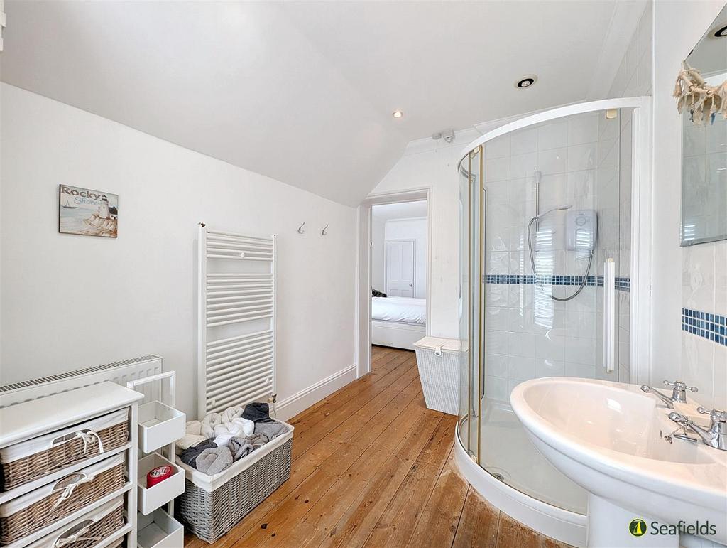 Bath/Shower Room