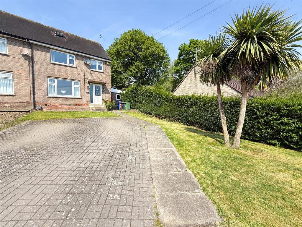 Front garden and driveway
