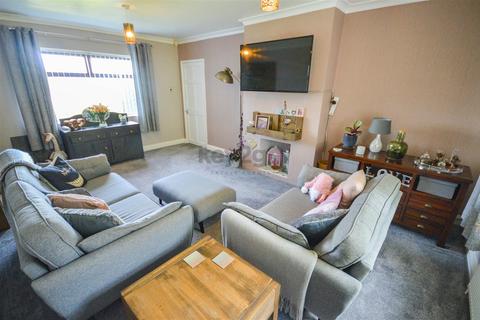 9 Ravenscroft Crescent, Sheffield, S13 8PP