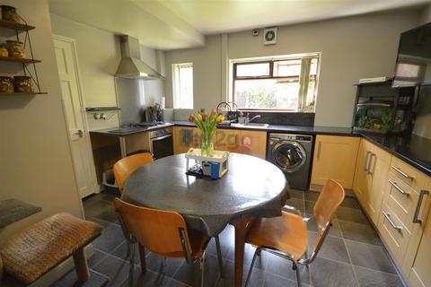 9 Ravenscroft Crescent, Sheffield, S13 8PP