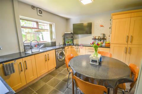 9 Ravenscroft Crescent, Sheffield, S13 8PP