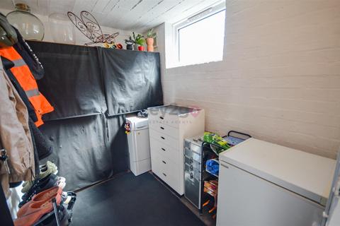 9 Ravenscroft Crescent, Sheffield, S13 8PP