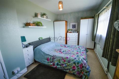 9 Ravenscroft Crescent, Sheffield, S13 8PP
