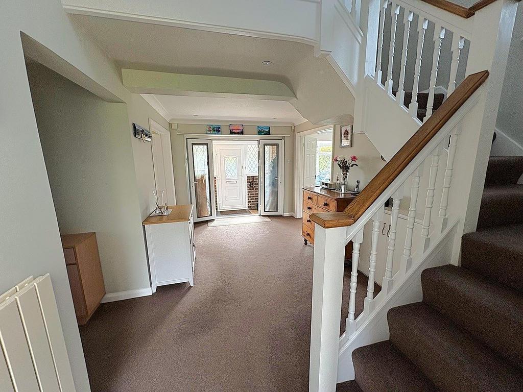 27 De la Warr Road - Hall4.jpg