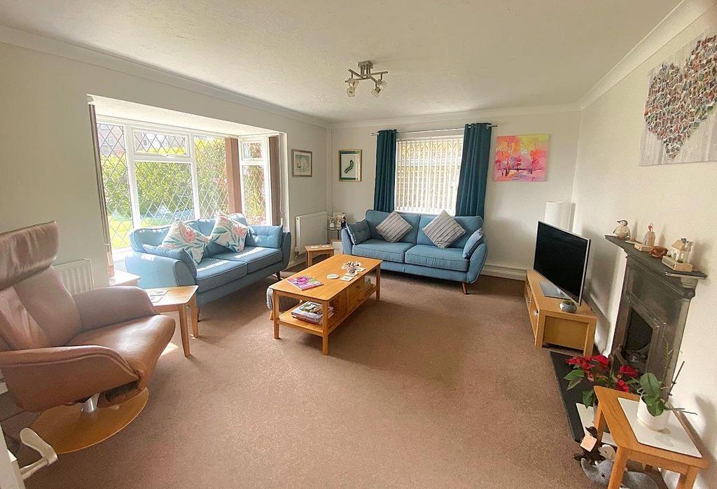 27 De la Warr Road - Lounge1.jpg