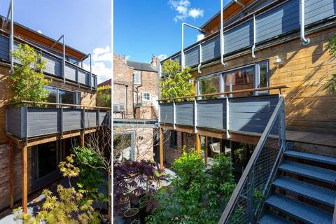 3 bedroom house for sale, Baker's Yard, Walmgate, York