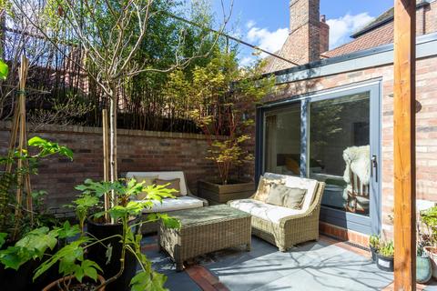 3 bedroom house for sale, Baker's Yard, Walmgate, York