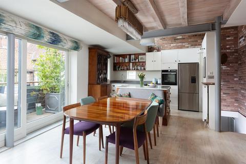 3 bedroom house for sale, Baker's Yard, Walmgate, York