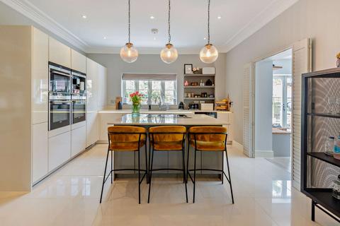 The Gatehouse Furlong Drive, Ascot, SL5 7GW