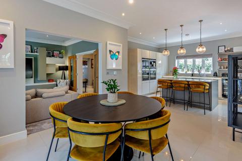 The Gatehouse Furlong Drive, Ascot, SL5 7GW